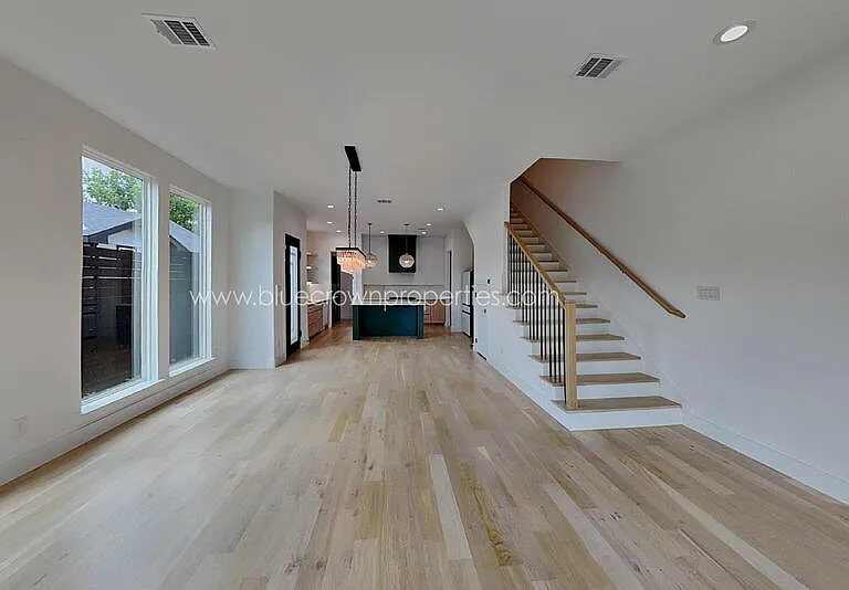 805 S Glasgow Dr — Photo 2