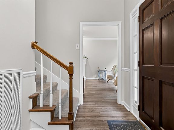 4th image of 585 Russet Bend Dr