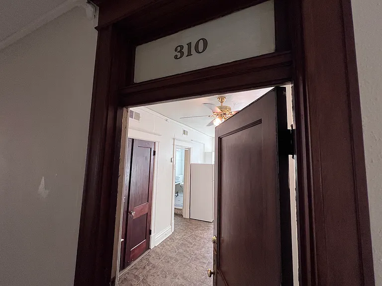 Grand Connecticut Building — Photo 11