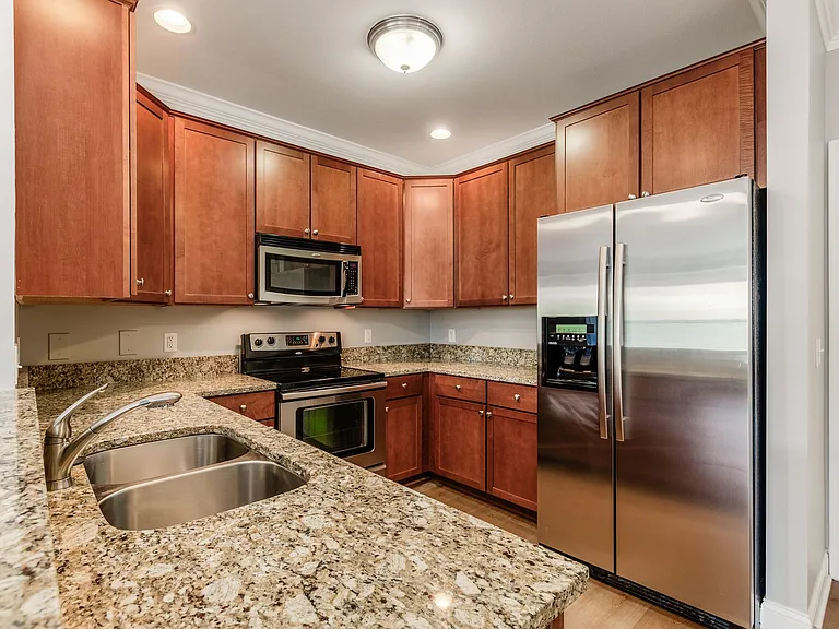 925 Ingleside Ave #215 — Photo 7