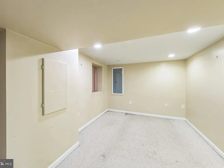 723 K St NE — Photo 18