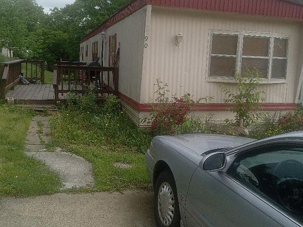 90 Laurie Ln