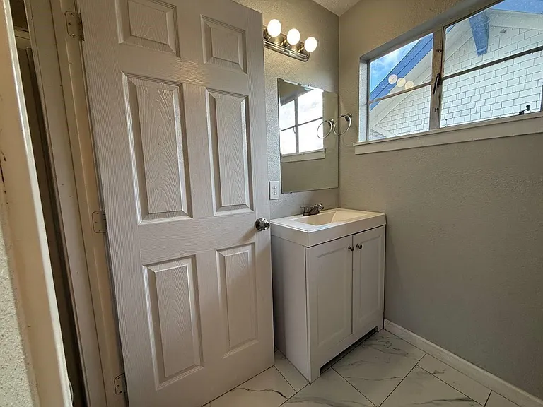 2501 Yoakum Blvd #13 — Photo 20