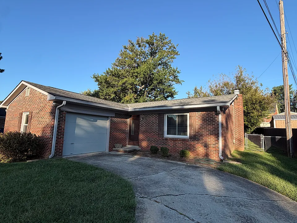 4016 Elora Ln