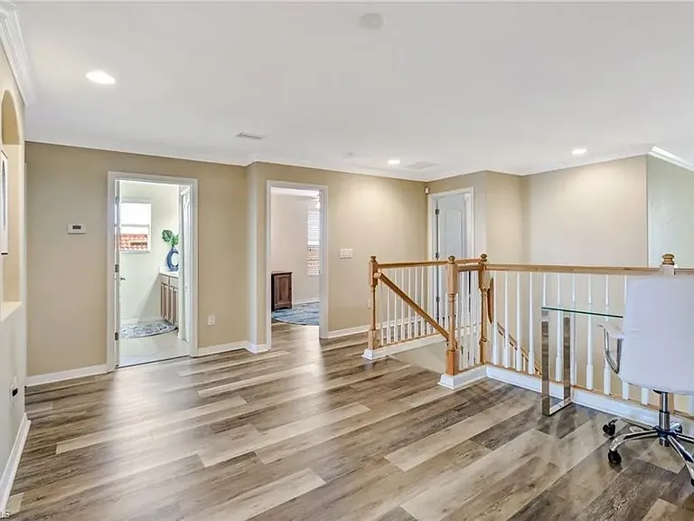 Upstairs Loft 2