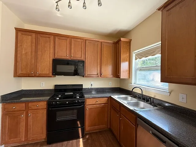 1020 Capstone Ct — Photo 13