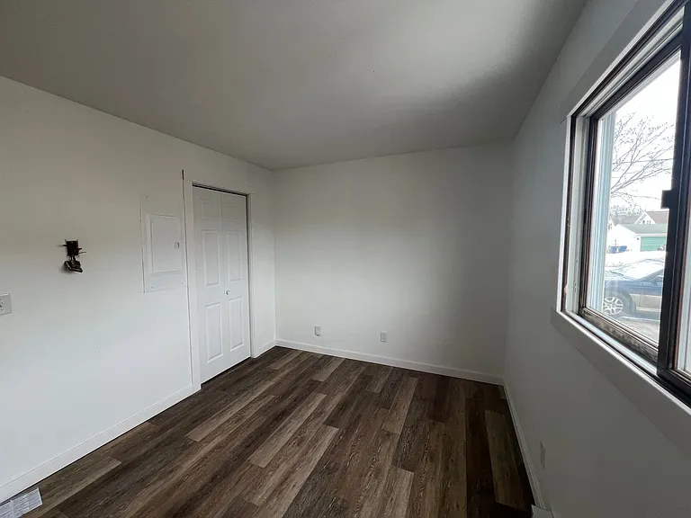 915 Genrich St — Photo 10