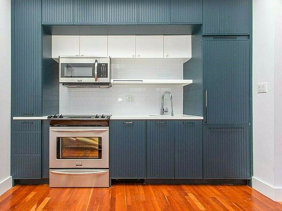 5th image of 182 Bainbridge St #470