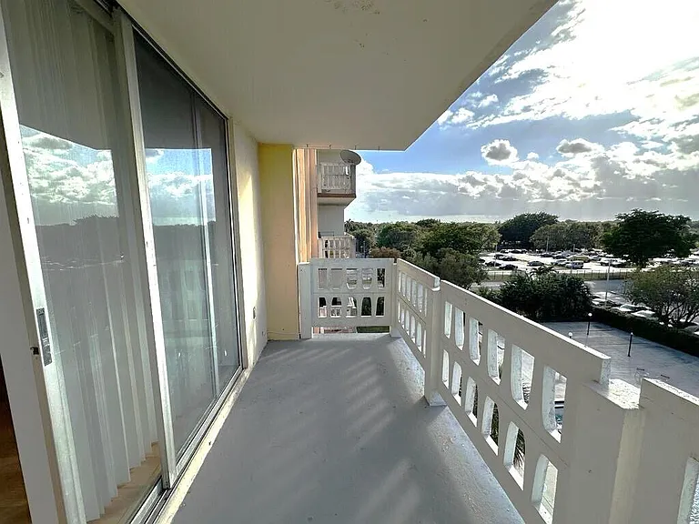 15600 NW 7th Ave #516 — Photo 10