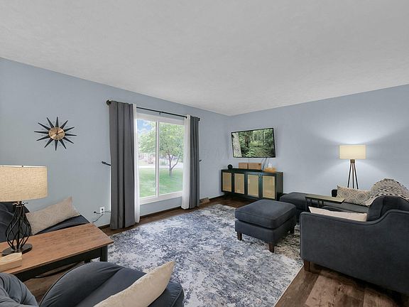 4th image of 51 Horseshoe Ct