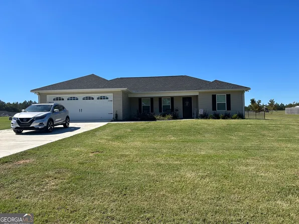 1037 Daniel Estates Dr, Dexter, GA 31019