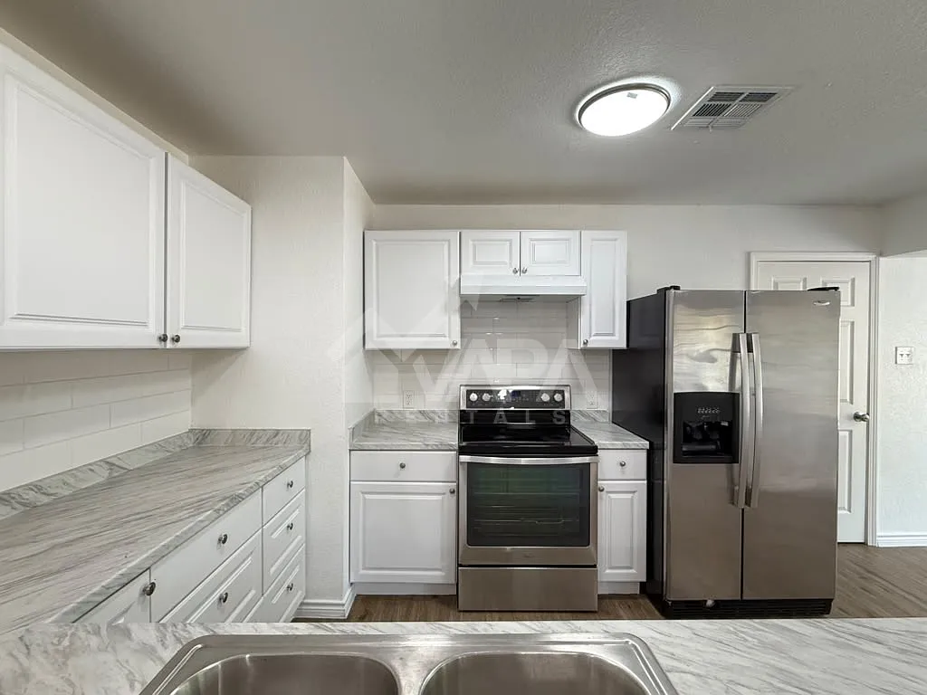 4 bed, 1971 sqft, $2,400 — Photo 3