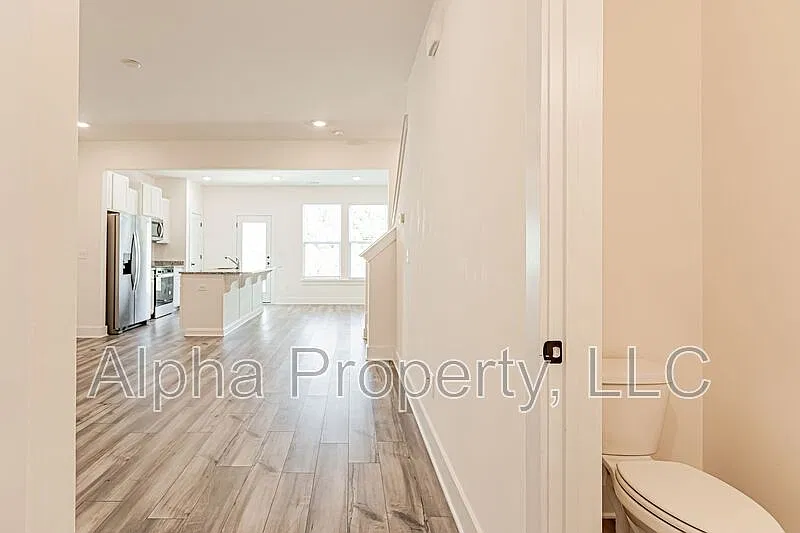 3 bed, 2.5 bath, 1600 sqft, $1,600 — Photo 4