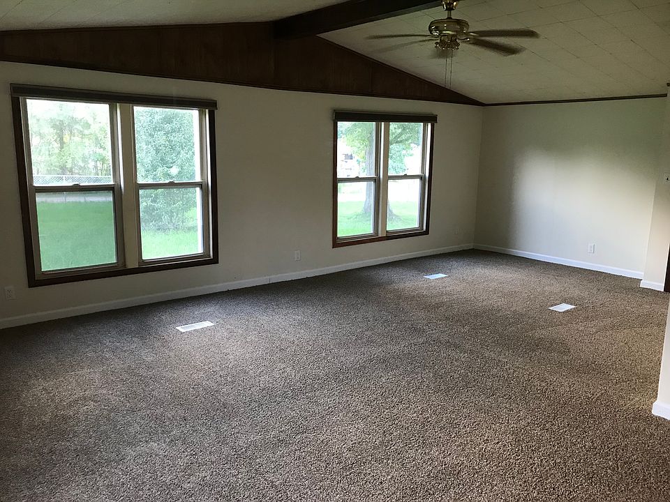 Living area, new carpet