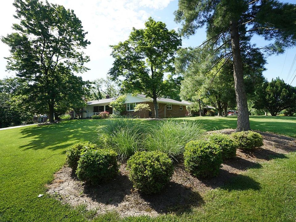 1st image of 469 Waterbury Cir