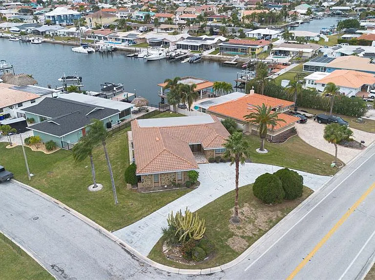 3734 Topsail Trl — Photo 37