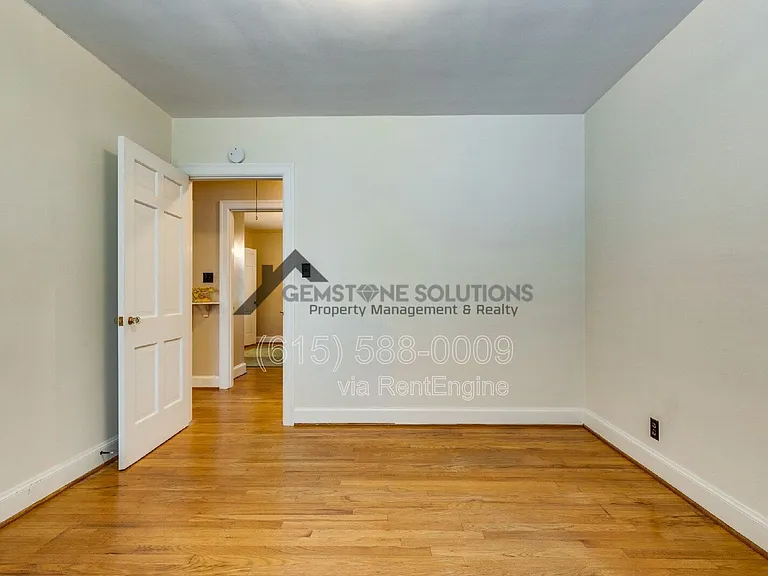 715 Hillsboro Rd — Photo 31