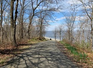 96 Woodland Dr, Keyport, NJ 07735