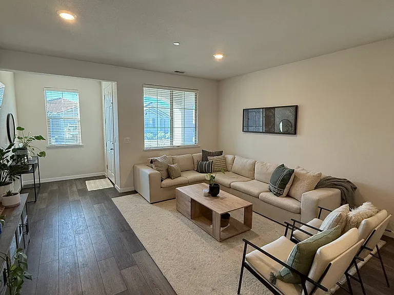 5033 Fitzwilliam St — Photo 3