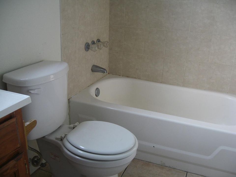1st image of 2771 1/2 Glenwood Pl