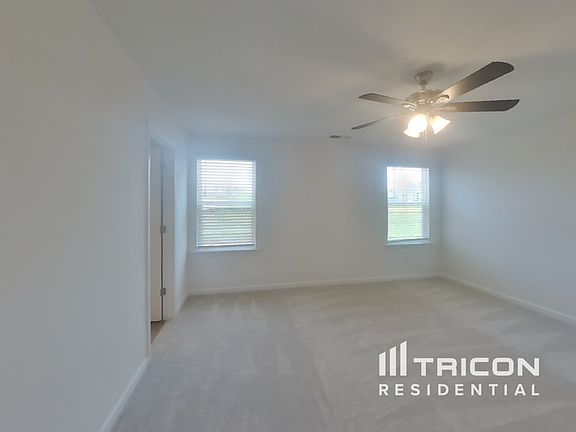 4th image of 1944 Logan Ln SE