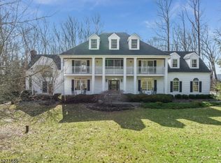 34 Country Oaks Rd, Lebanon, NJ 08833