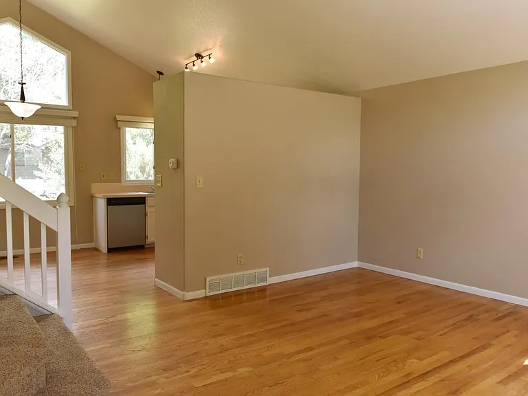 3353 Laredo Ln — Photo 5
