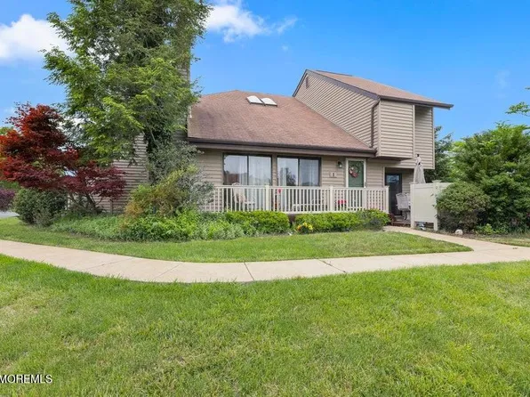 1 Cotswold Circle #801, Ocean Twp, NJ 07712