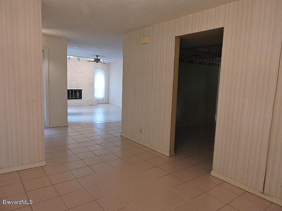 4th image of 1740 Apricot Dr