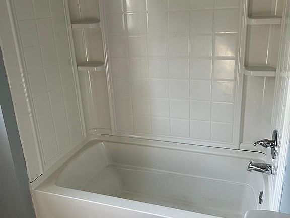 3rd image of 550 Green St