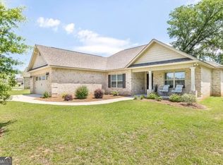 601 Hunts Landing Dr, Kathleen, GA 31047
