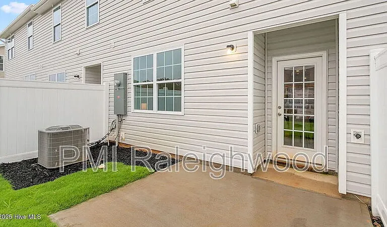 412 Cherry Laurel Dr — Photo 29