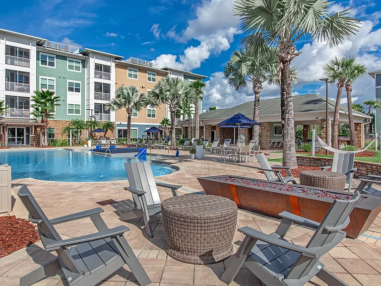 Sola South Lux Apartments — Photo 7