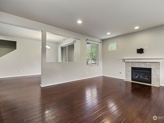 4th image of 630 Rosewood Drive SW