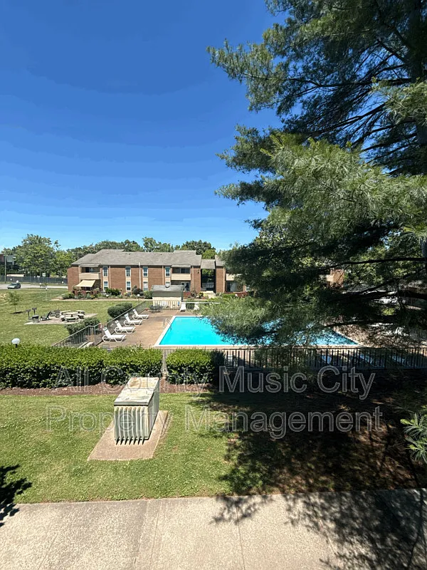 2 bed, 1.0 bath, 1028 sqft, $1,250 — Photo 1