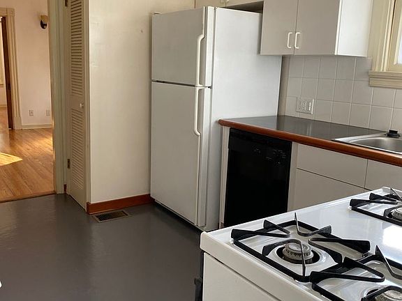 4th image of 1343 1/2 Calumet Ave #8465506