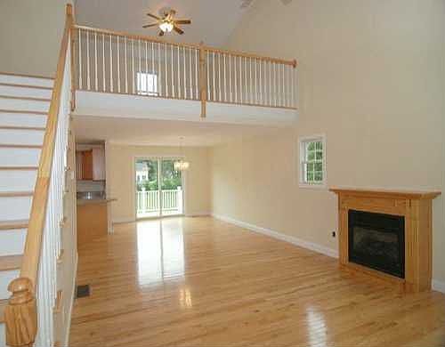 LIVING ROOM/DINING ROOM