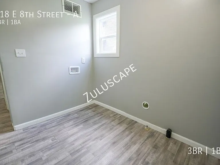 218 E 8th St #A — Photo 6