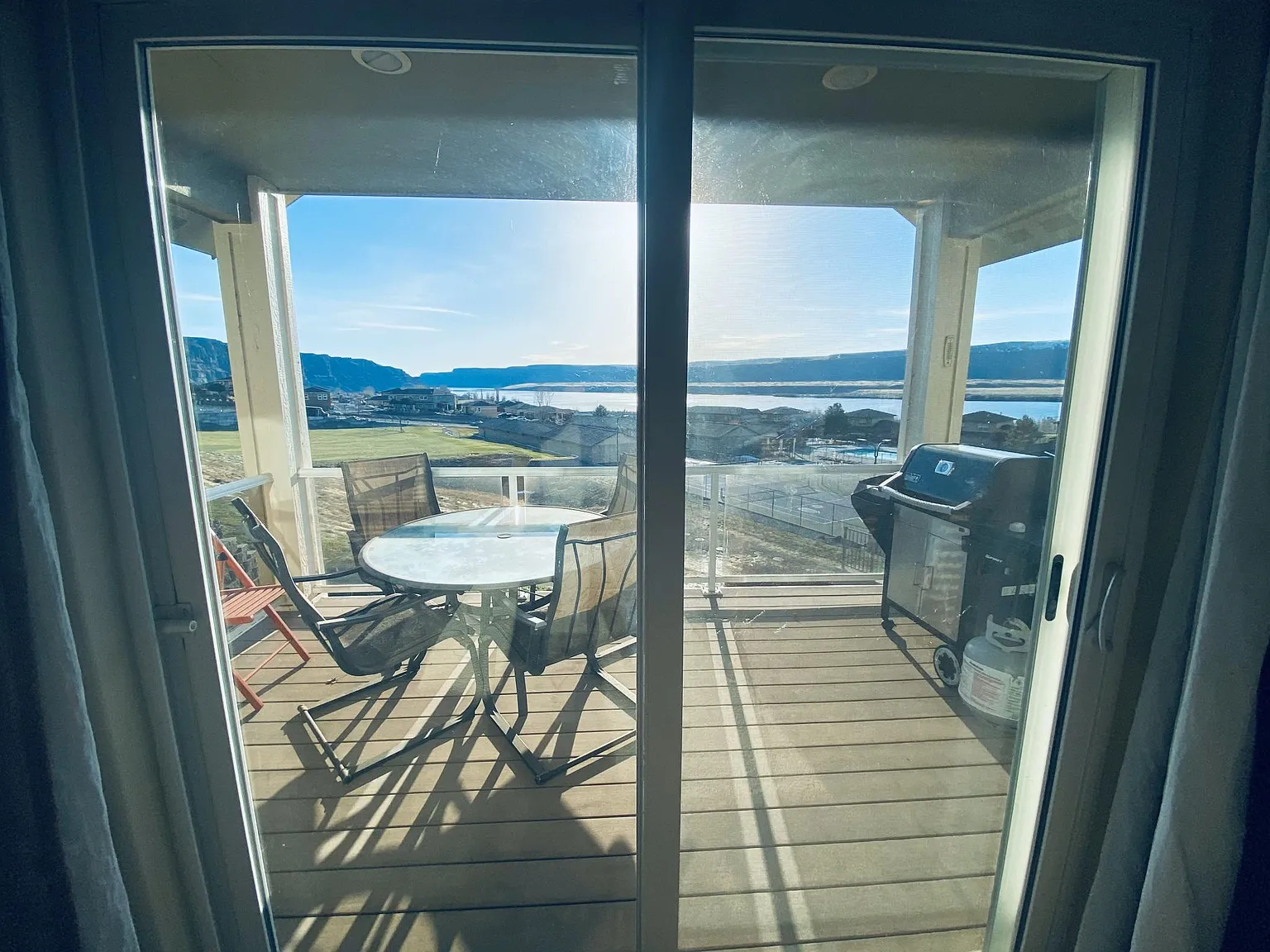 3 bed, 2.5 bath, 1960 sqft, $2,700 — Photo 2