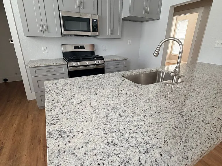439 Dunning Ave — Photo 3