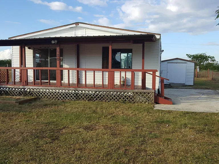 3580 Green Acre Way — Photo 1