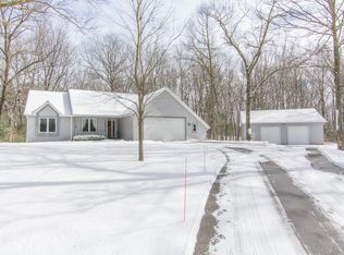 8110 Pigeon Creek Dr, West Olive, MI 49460