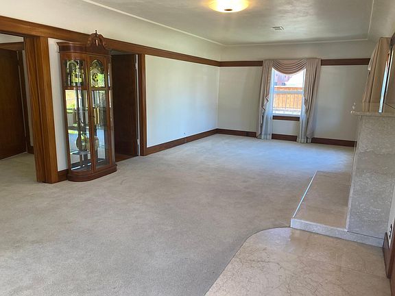 2nd image of 3025 Kalmia St