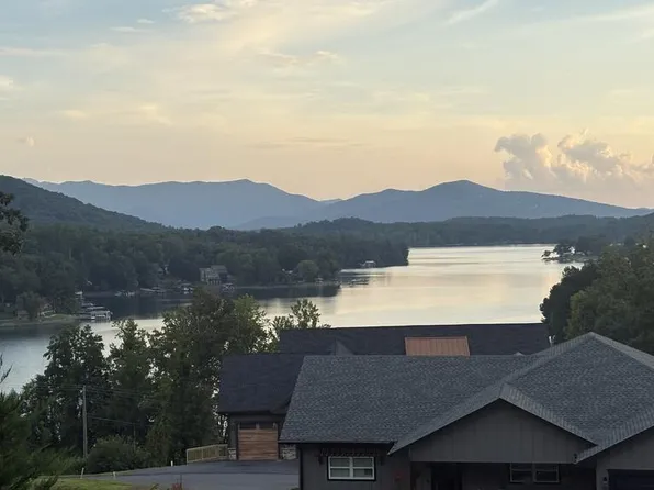 7 Mountain Breezes Drive, Hayesville, NC 28904