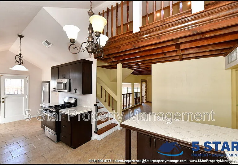 908 Bolivia St — Photo 23
