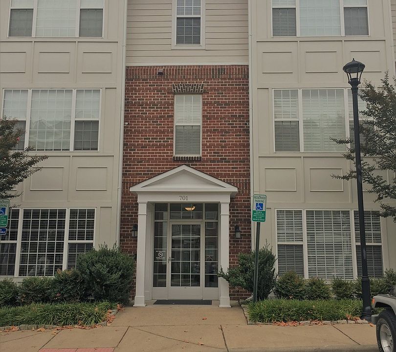 1st image of 701 Cobblestone Blvd #U111