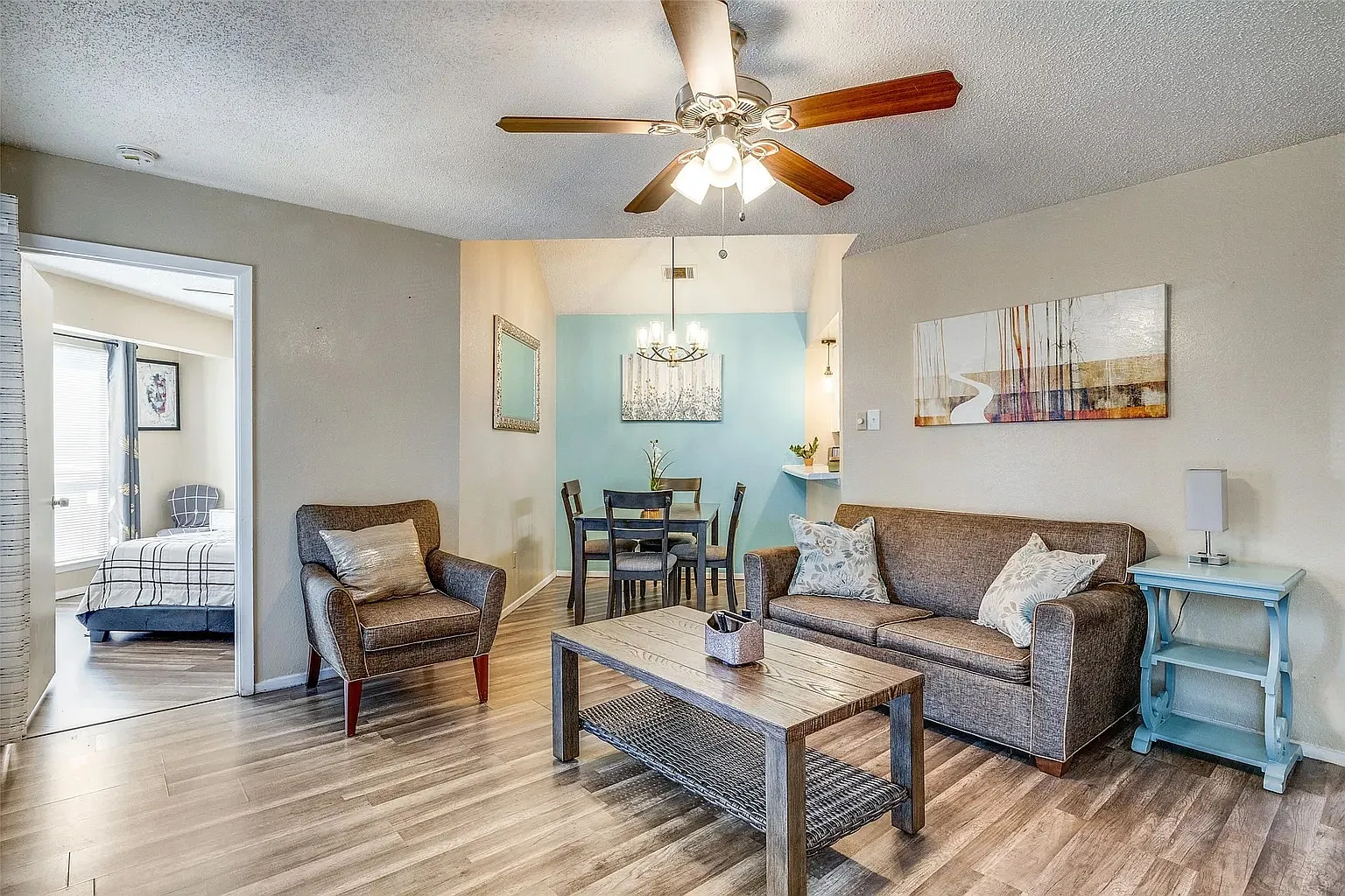 2 bed, 851 sqft, $1,600 — Photo 1