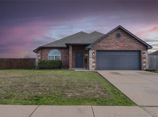 3309 E Irvington St, Broken Arrow, OK 74014