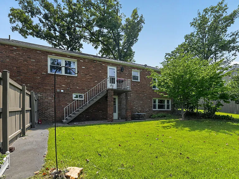 3919 N Chesterbrook Rd — Photo 21