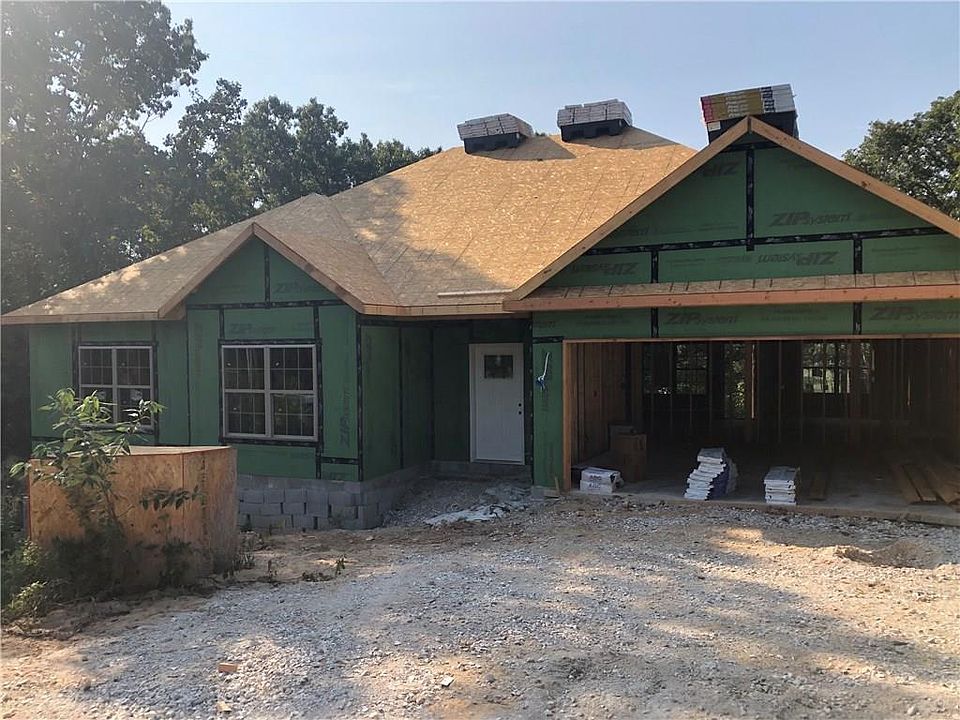 1st image of 8 Reighton Ln